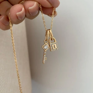 Collar de Encanto de Candado